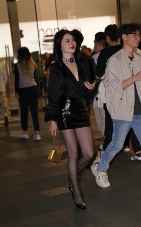 夜拍性感黑丝贵妇 [17P]