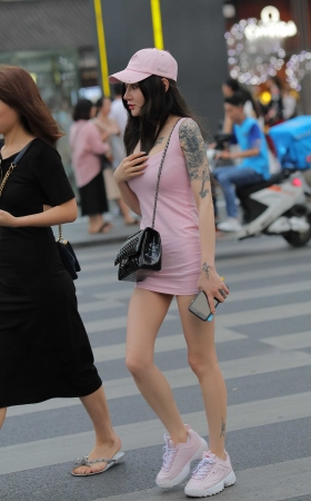 酷酷的纹身女孩 [19P]