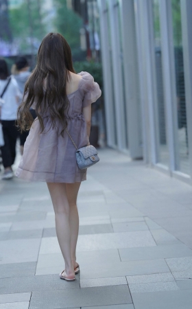 凉拖小姐姐 [17P]