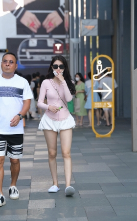 街拍带墨镜的美腿小姐姐 [19P]
