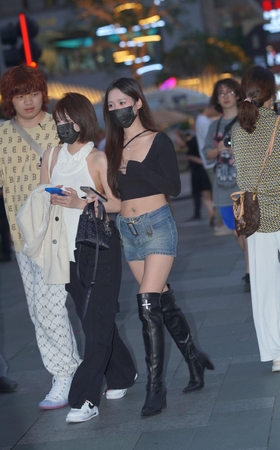 清纯热辣美眉