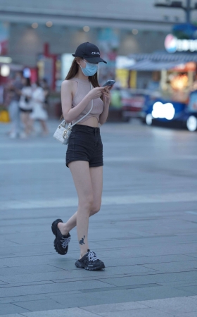 带鸭舌帽的女孩 [23P]