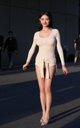 连体衣，油亮丝长腿美女 【图片➕视频】 [20P]