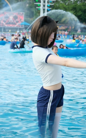 白丝热裤女孩儿 [15P]