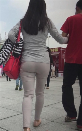 灰裤紧身美妇