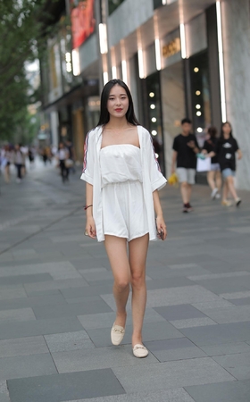 清秀可人的邻家女孩