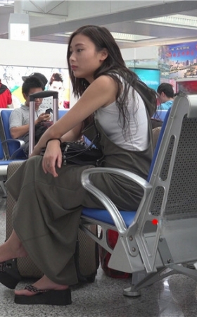 漂亮的美足小姐姐
