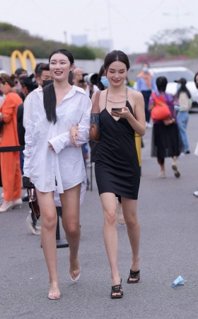 美腿美背闺蜜~ [18P]