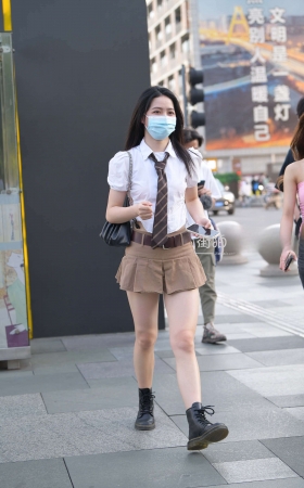 街拍超短裙美腿小姐姐 [23P]