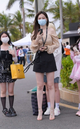 从白天拍到黑夜，白皙长腿美女 [24P]