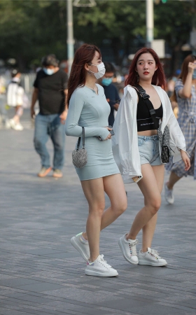 四九城嘎子街拍作品 – 性感包臀裙美腿小姐姐
