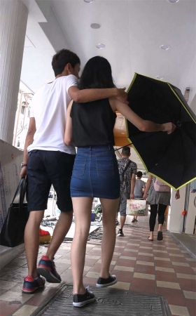 牛仔包臀裙气质美女