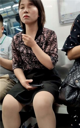 街拍丝袜少F