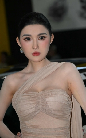 小露娜性感美足特写 [16P]