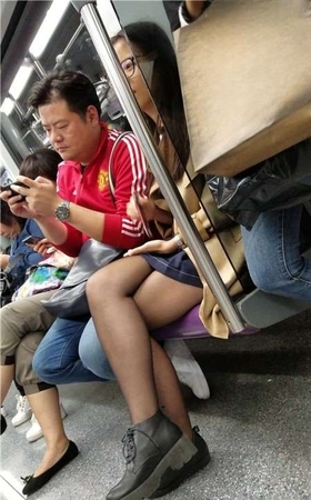 4k-丝袜美腿、大头皮鞋眼镜妹