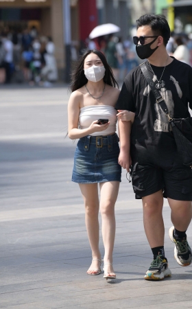 别人家的白皙牛仔裙女友 [25P]