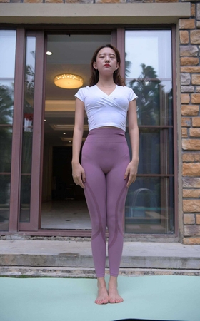 【一只麋鹿旅拍摄影作品】紫色瑜伽裤美女 [10P]