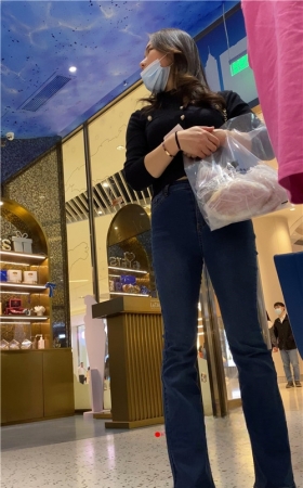 蓝牛高跟美女