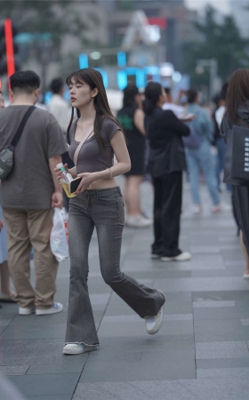 喇叭牛仔裤小蛮腰