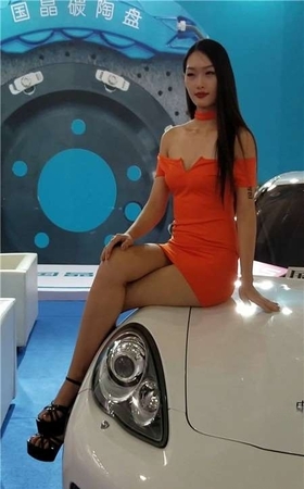 4k视频，橙色包臀裙露肩性感麻豆美女