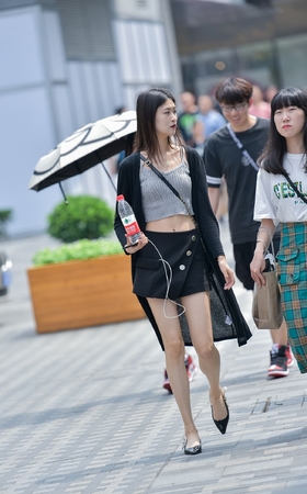 长腿细腰美女