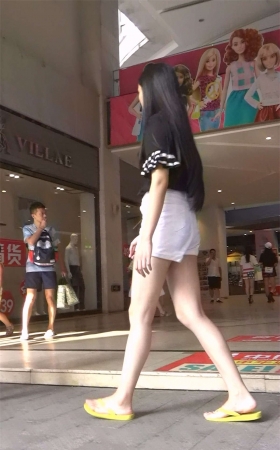 白短热裤美腿气质美女姐姐