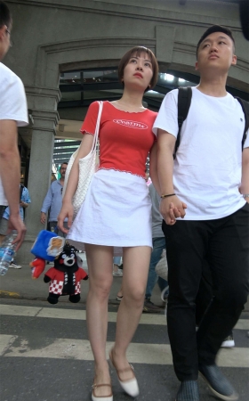 干练的短发美女