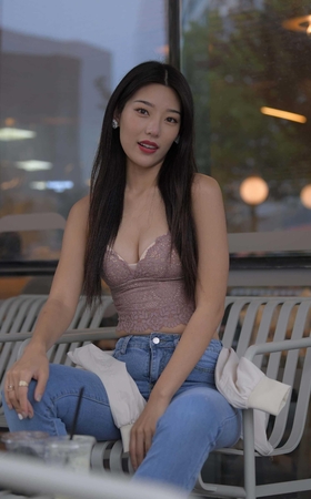 [一始专区] 牛仔裤美女  【图片➕视频】 [10P]