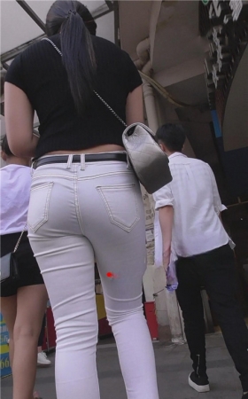 白色牛仔裤