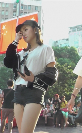 短发小美女