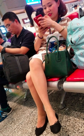 街拍条纹连衣裙肉丝美妇