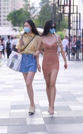 逆光美腿小姐姐 [19P]