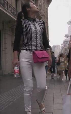 超级诱惑紧身透明白裤美臀少妇 [1.07 GB]