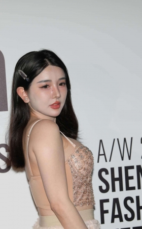 美Xiong性感白皙美女 [26P]