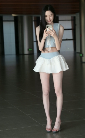 极品大长腿短裙美女 [18P]