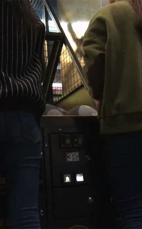 电玩城的蓝牛姐妹花