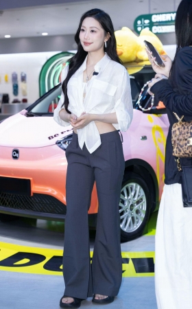 LB197-40P 成都车展-气质蕾丝内衣长腿女主播
