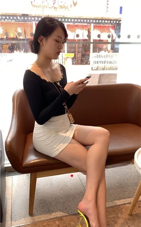 （视频）白裙女子