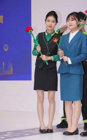 笑起来很甜美的肉丝小姐姐 [18P]
