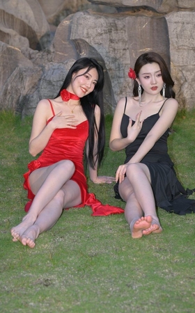黑裙与红裙 [359P-8.00GB]
