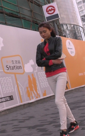 漂亮的牛仔裤美女