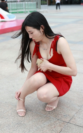 红裙rou色丝凉高美眉 [17P]