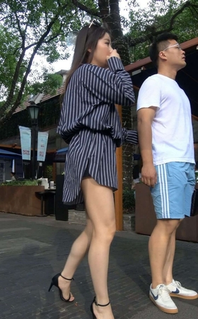 4K – 性感时尚高挑街拍高跟美女 [1.99 GB/MP4]