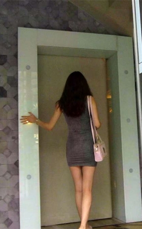 街拍极品细腰身材,完美臀型美女