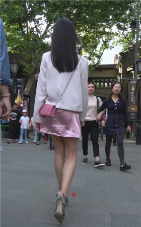 漂亮的粉裙小姐姐