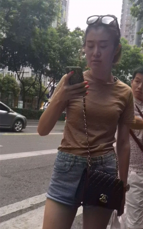 高腰牛仔热裤裸腿清纯美女