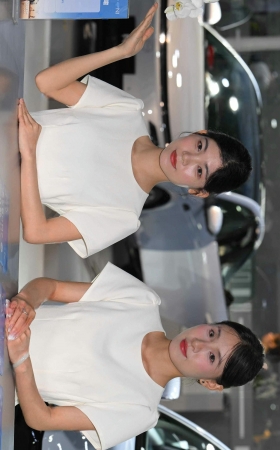 2552-22=62√五一广州车展-美美哒肉丝俩礼仪～ 11P