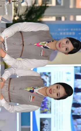 SH26-64-40√东海航空空姐乘务员 10P