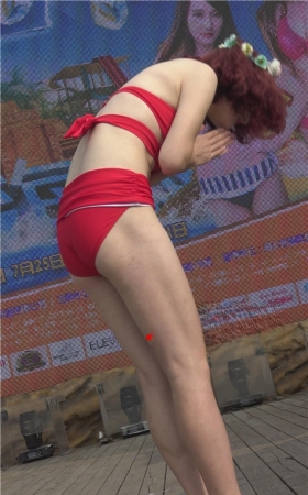 白色比基尼高校美女圆润紧翘