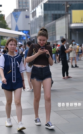 短裤月牙小姐姐(40P)